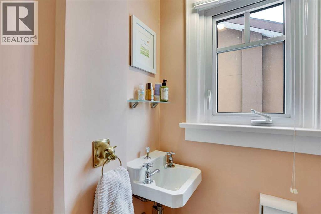 Single Family House for Sale in   Avenue NW Crescent Heights Calgary 