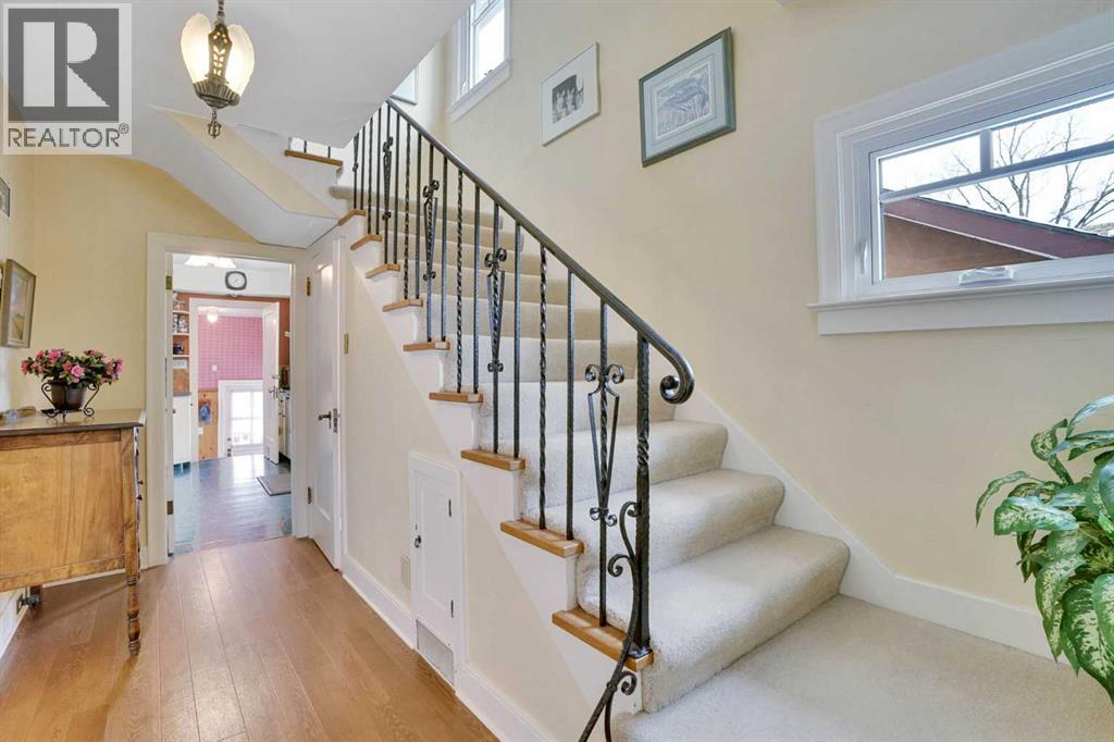 Single Family House for Sale in   Avenue NW Crescent Heights Calgary 