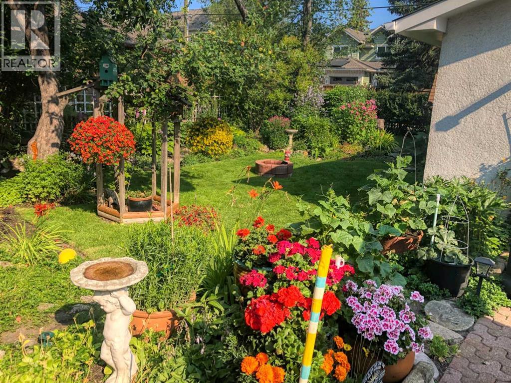 Single Family House for Sale in   Avenue NW Crescent Heights Calgary 