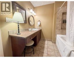 Primary Bedroom - 300 Bighorn Boulevard Unit# 311c, Radium Hot Springs, BC V0A1M0 Photo 9