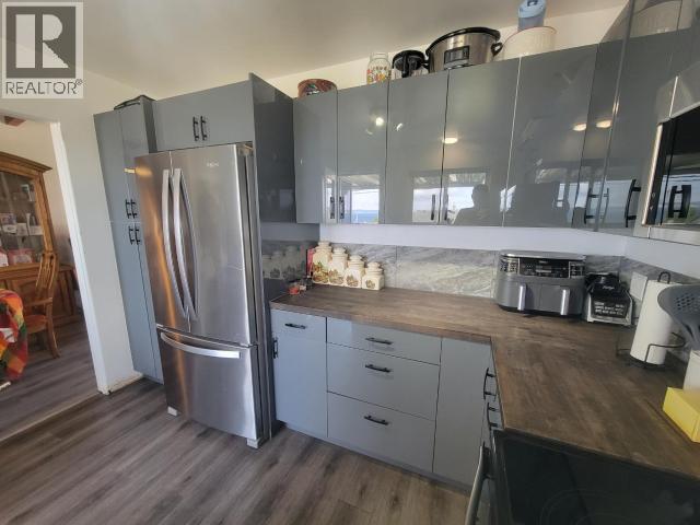 4029 JOYCE AVE, Powell River