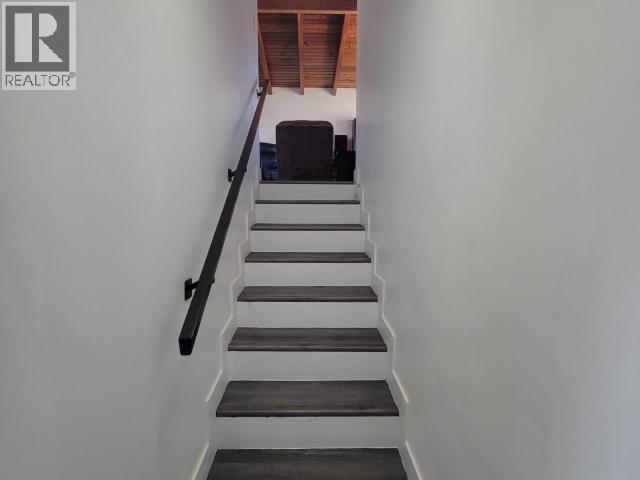 4029 JOYCE AVE, Powell River