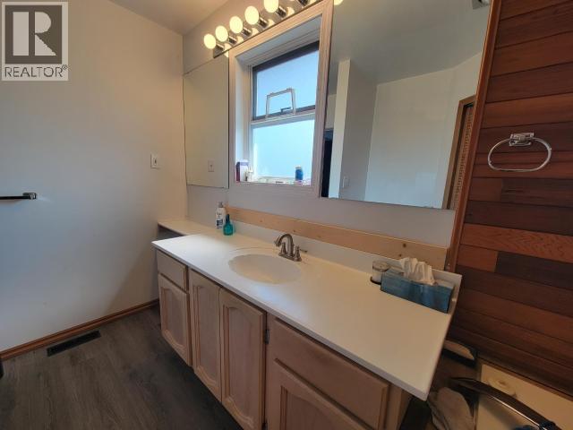 4029 JOYCE AVE, Powell River