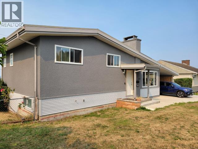 4029 JOYCE AVE, Powell River