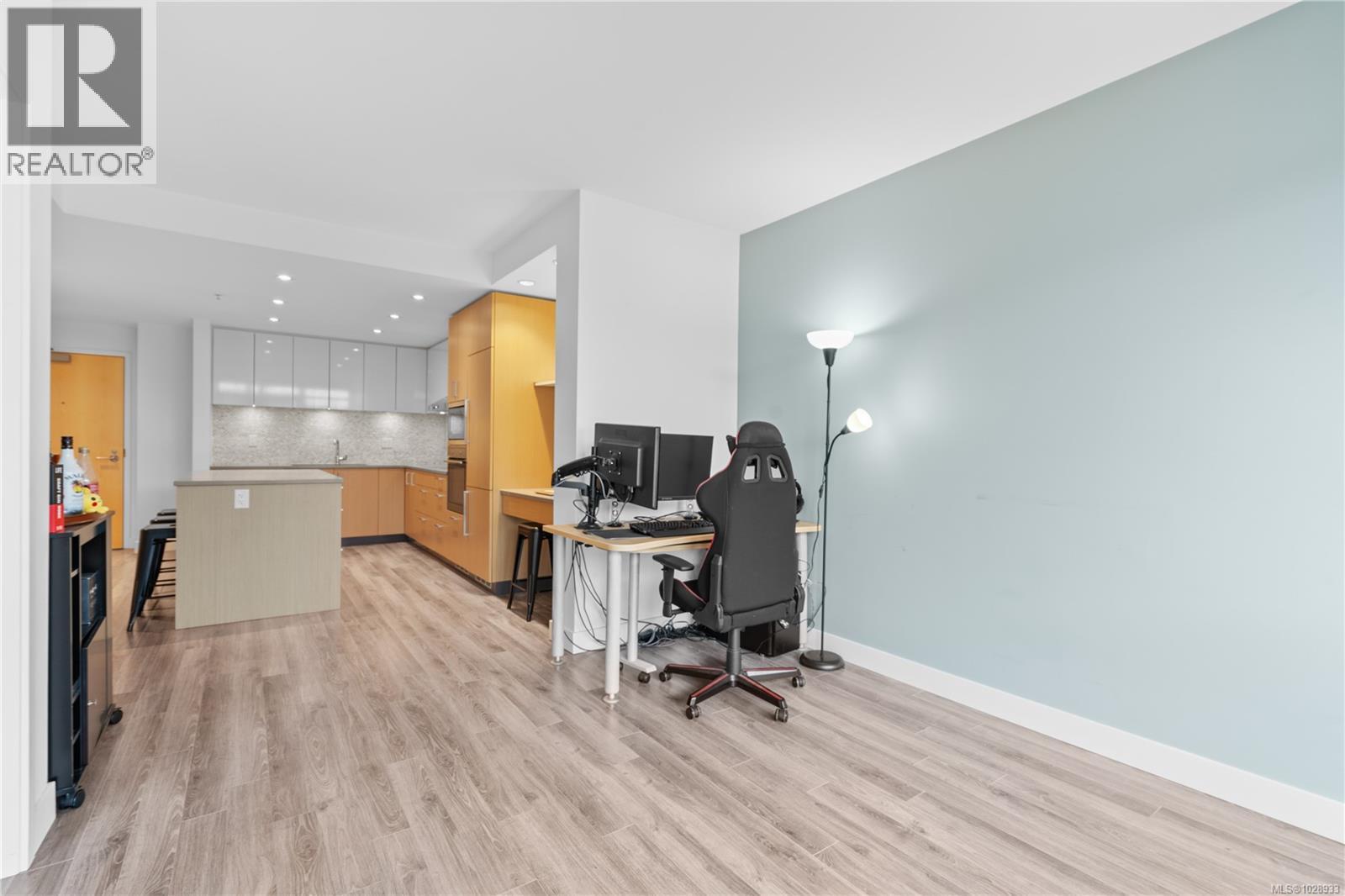 305 838 Broughton St, Victoria