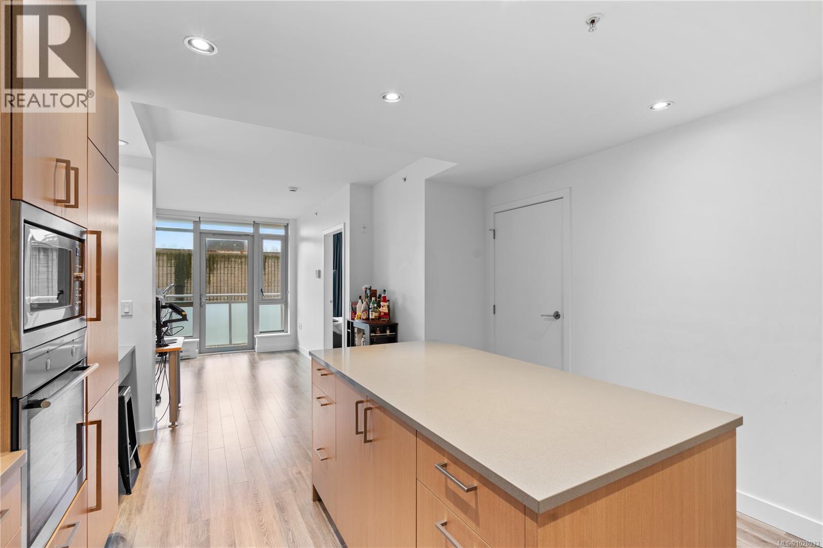 305 838 Broughton St, Victoria