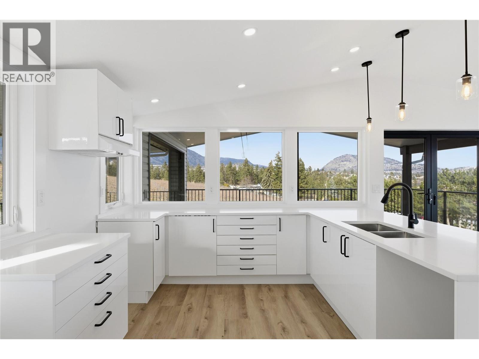 3906 Harding Road, West Kelowna