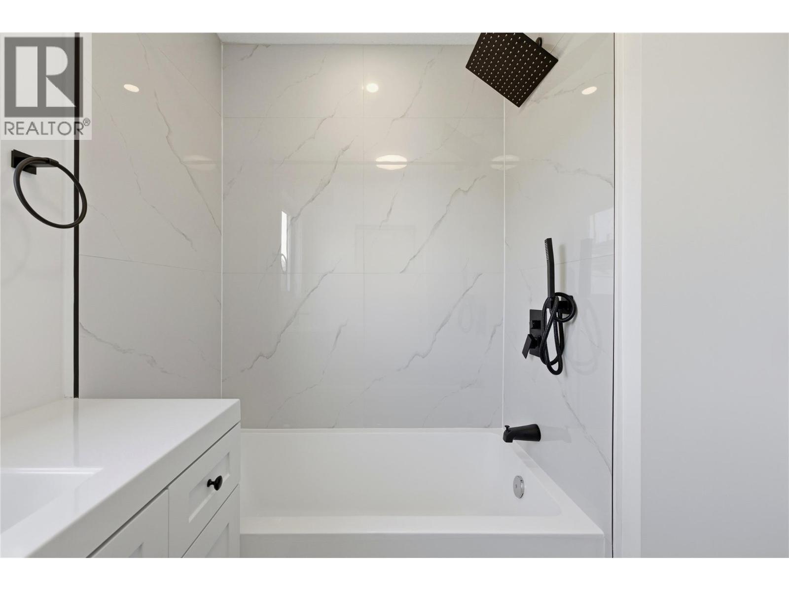 3906 Harding Road, West Kelowna