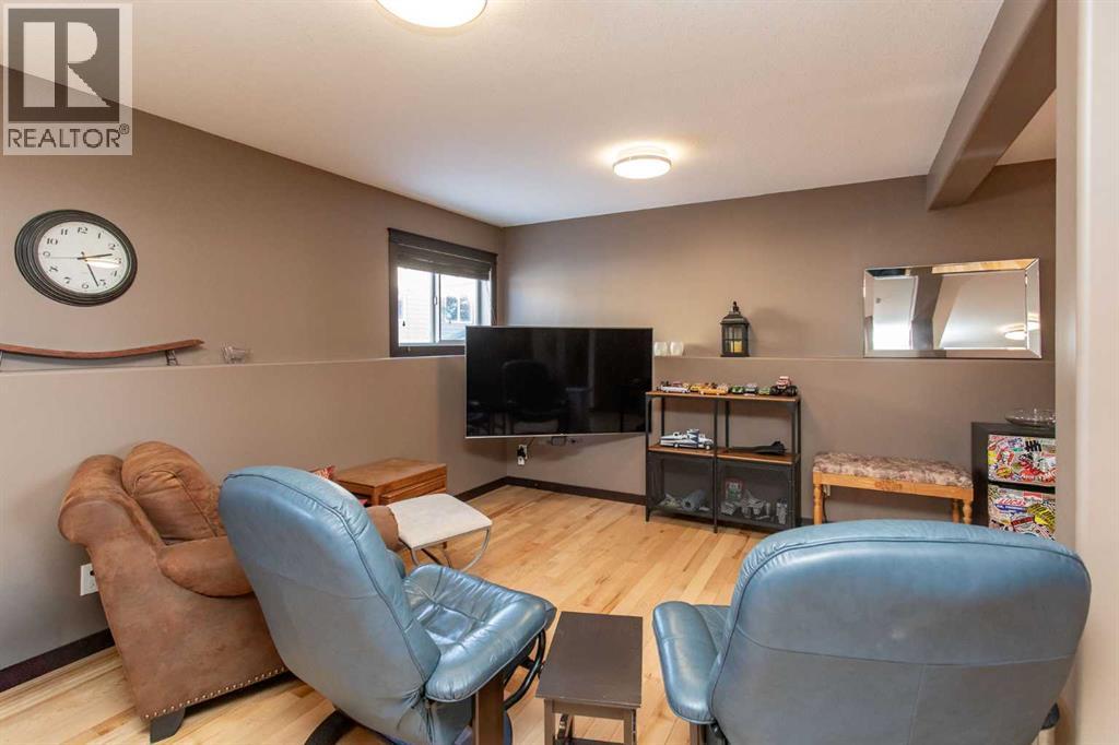 150 Robinson Avenue, Penhold