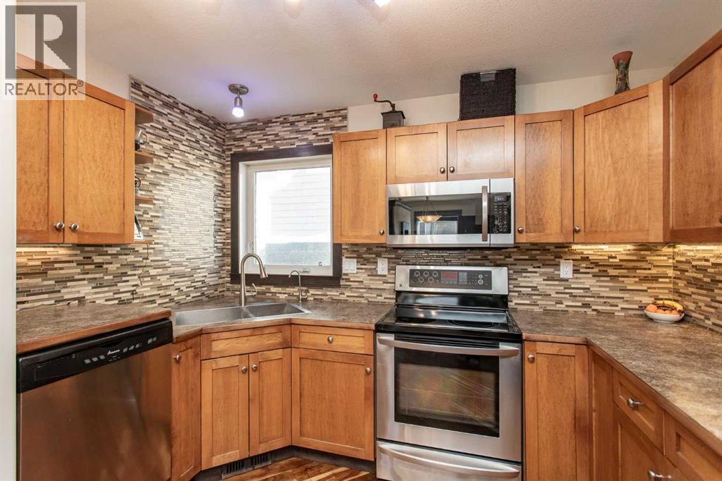 150 Robinson Avenue, Penhold