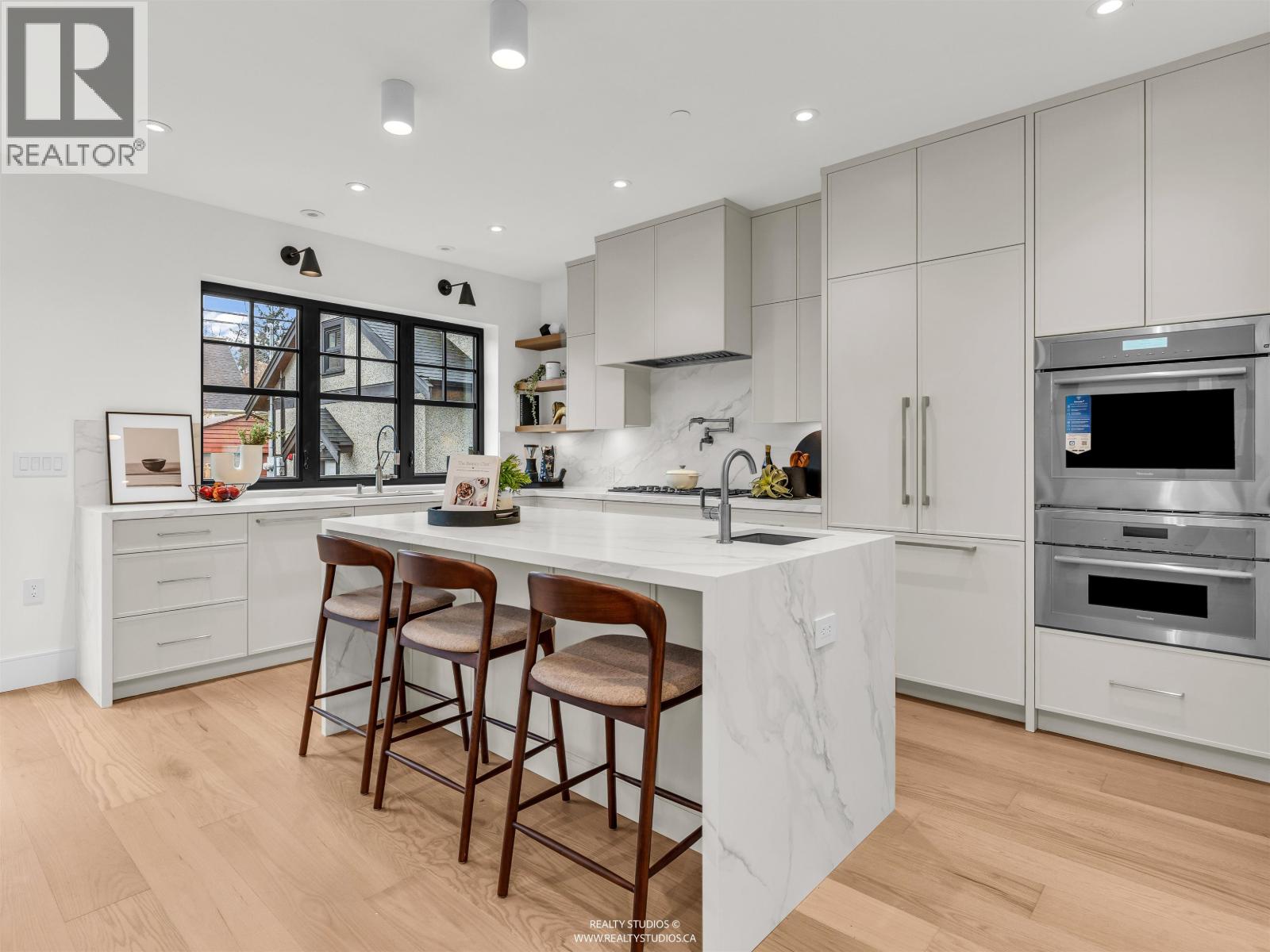 108 W 18TH AVENUE, Vancouver