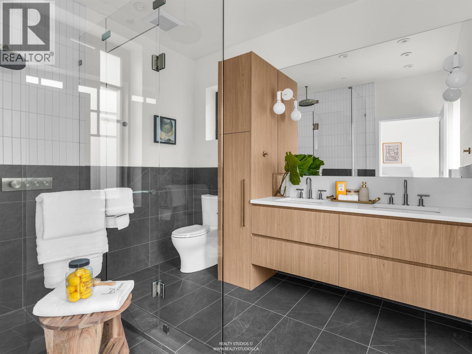 108 W 18TH AVENUE, Vancouver