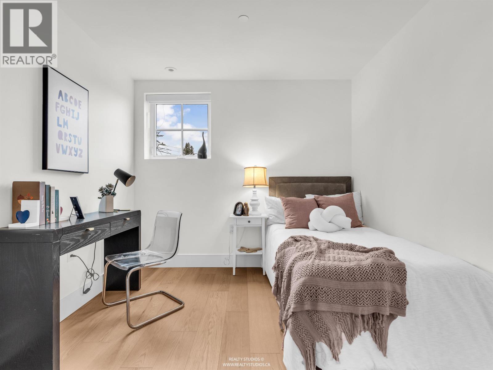 108 W 18TH AVENUE, Vancouver