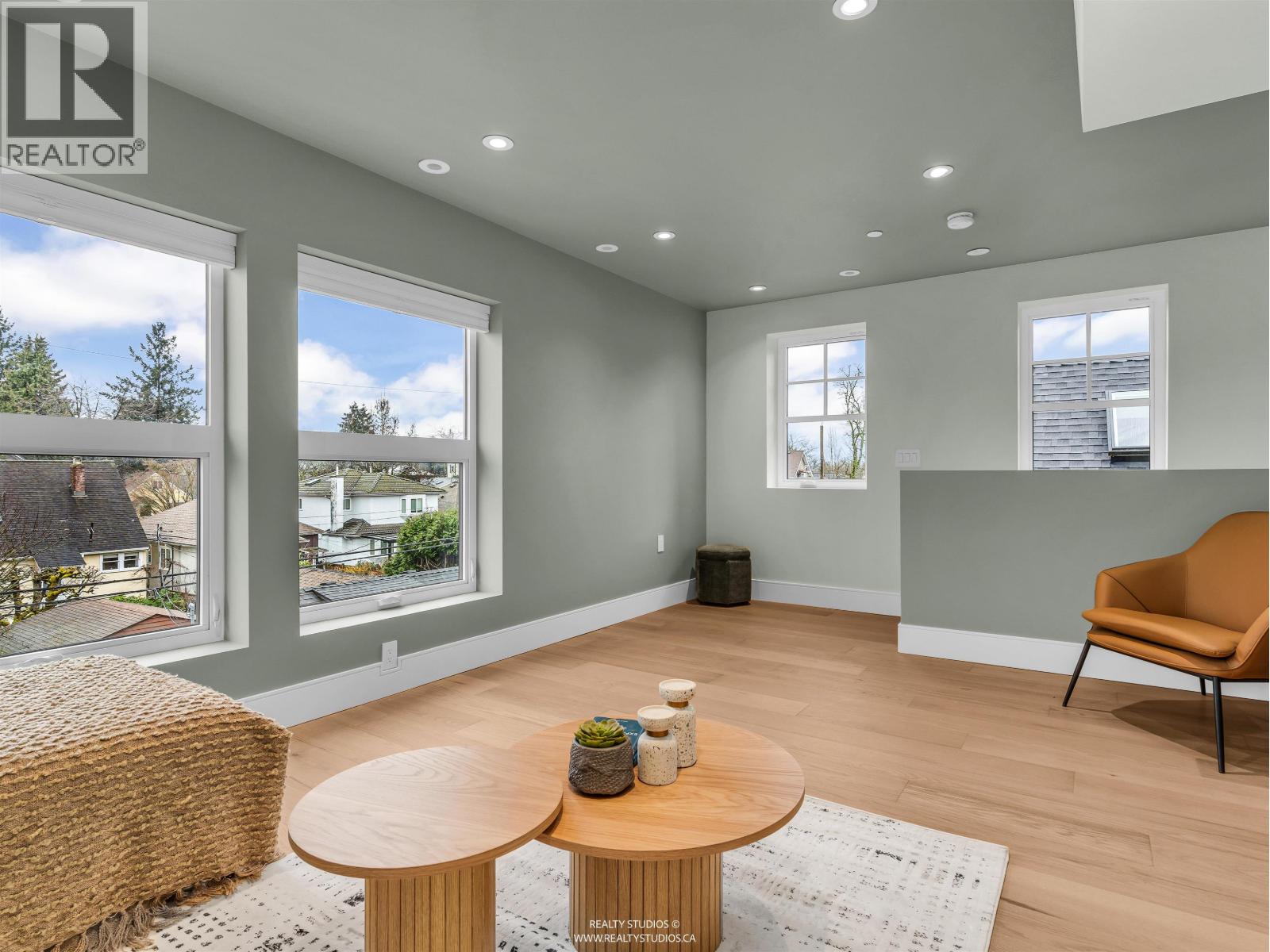 108 W 18TH AVENUE, Vancouver