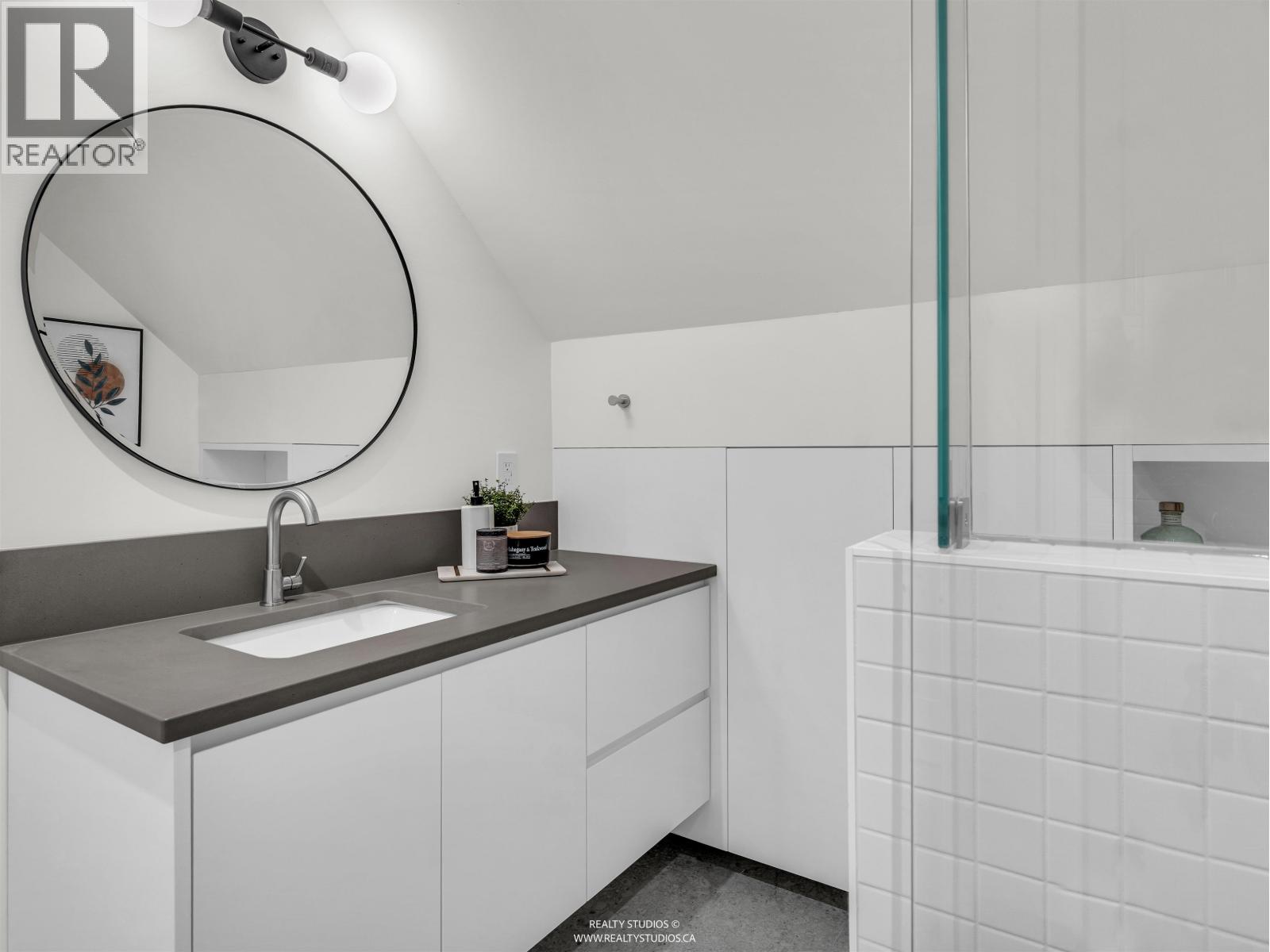 108 W 18TH AVENUE, Vancouver