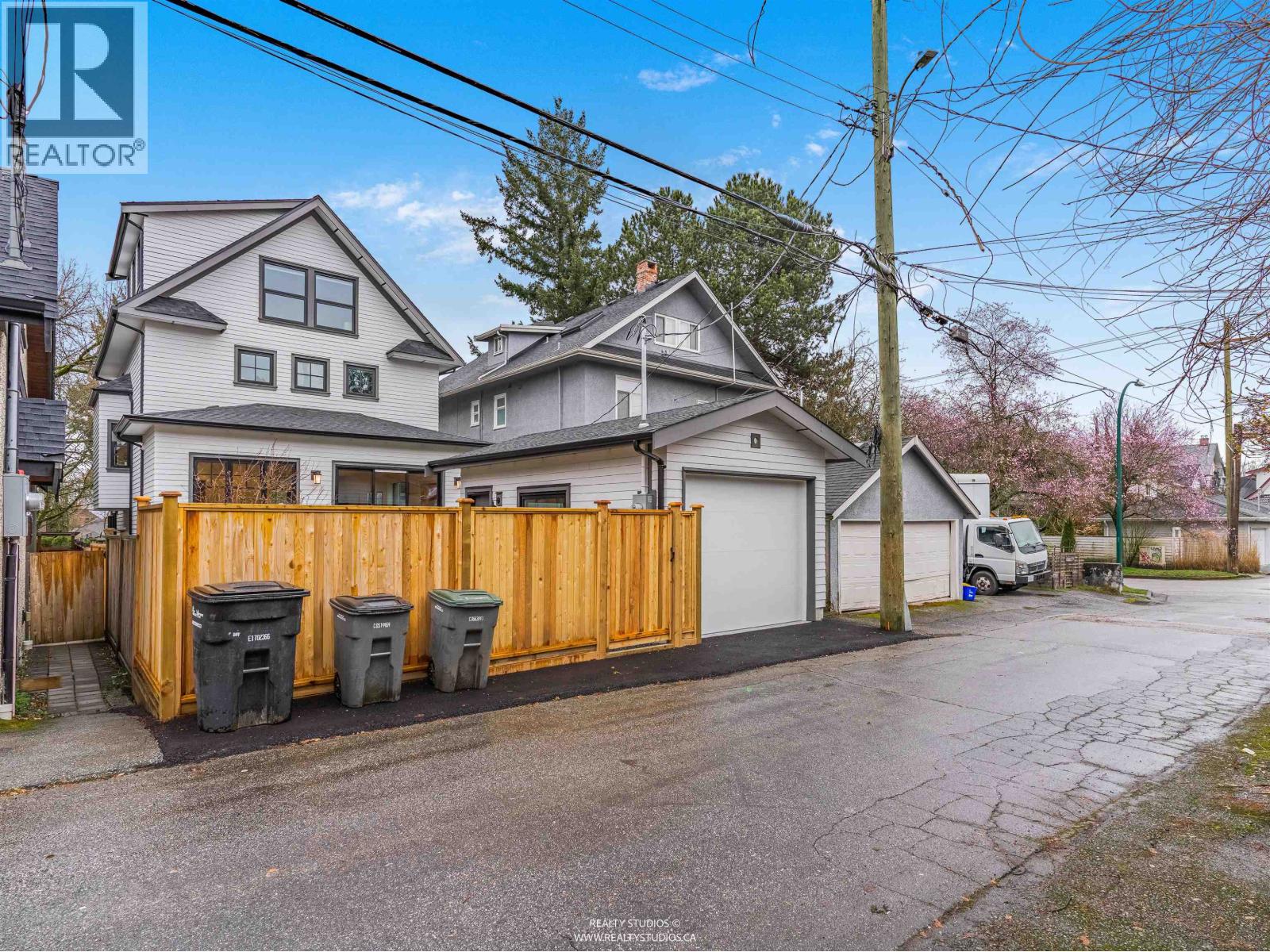 108 W 18TH AVENUE, Vancouver