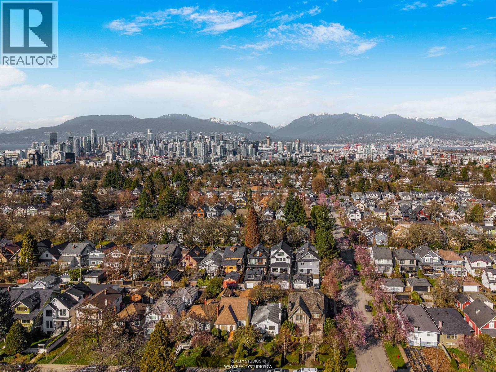 108 W 18TH AVENUE, Vancouver