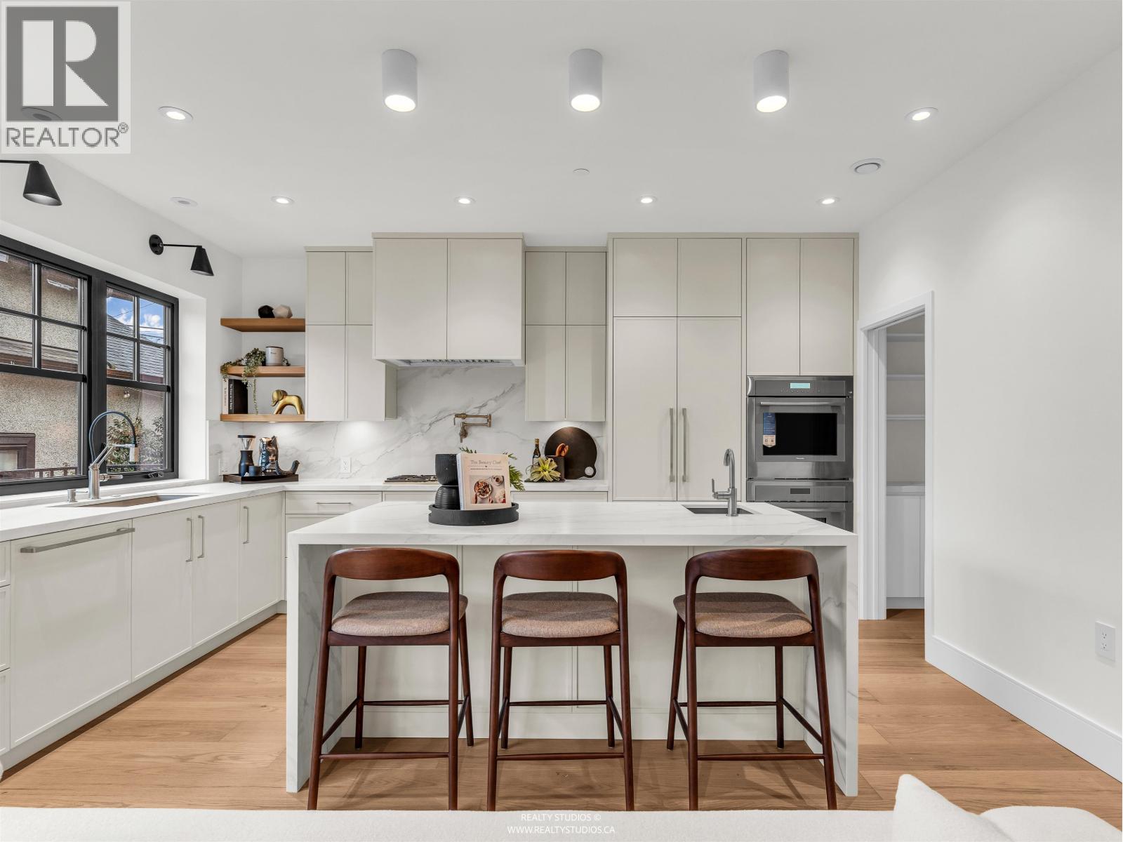 108 W 18TH AVENUE, Vancouver