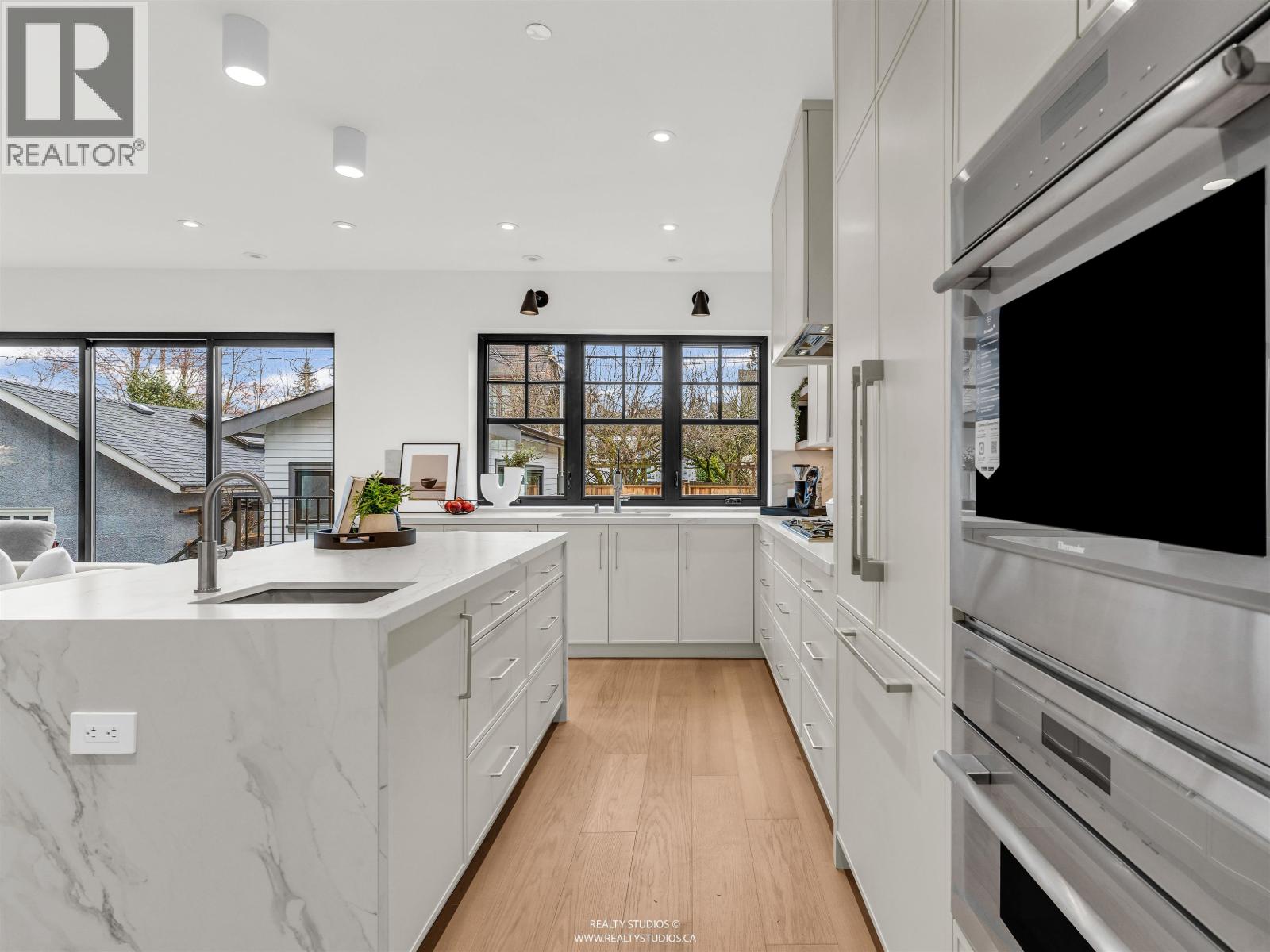 108 W 18TH AVENUE, Vancouver