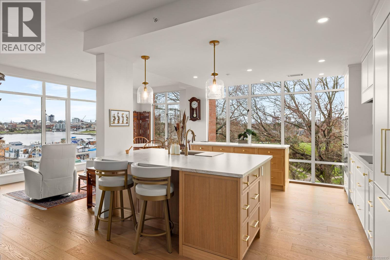 517 21 Dallas Rd, Victoria