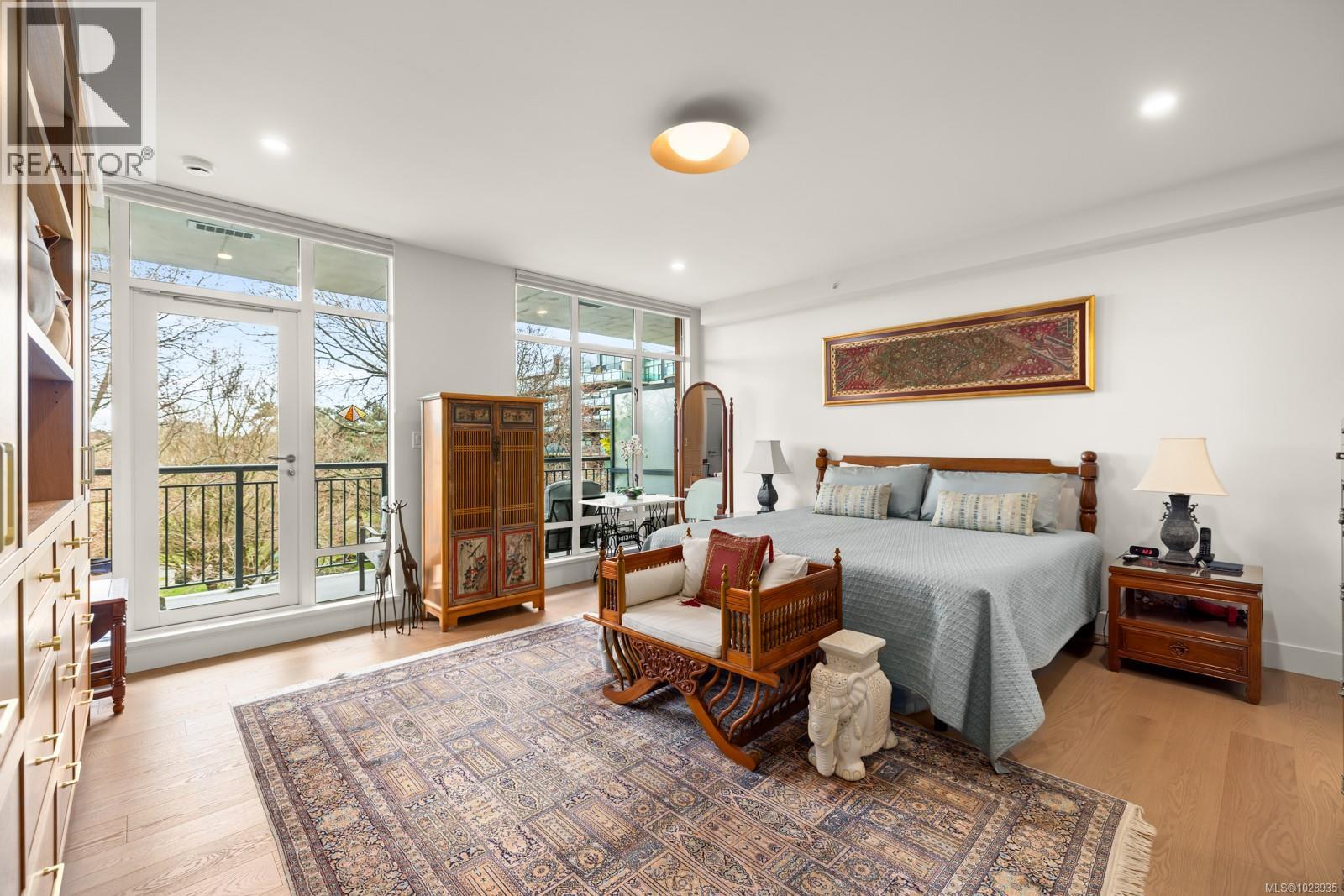 517 21 Dallas Rd, Victoria