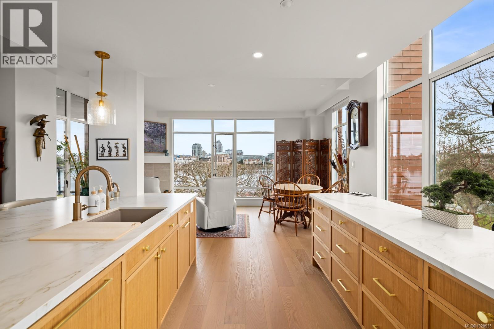 517 21 Dallas Rd, Victoria