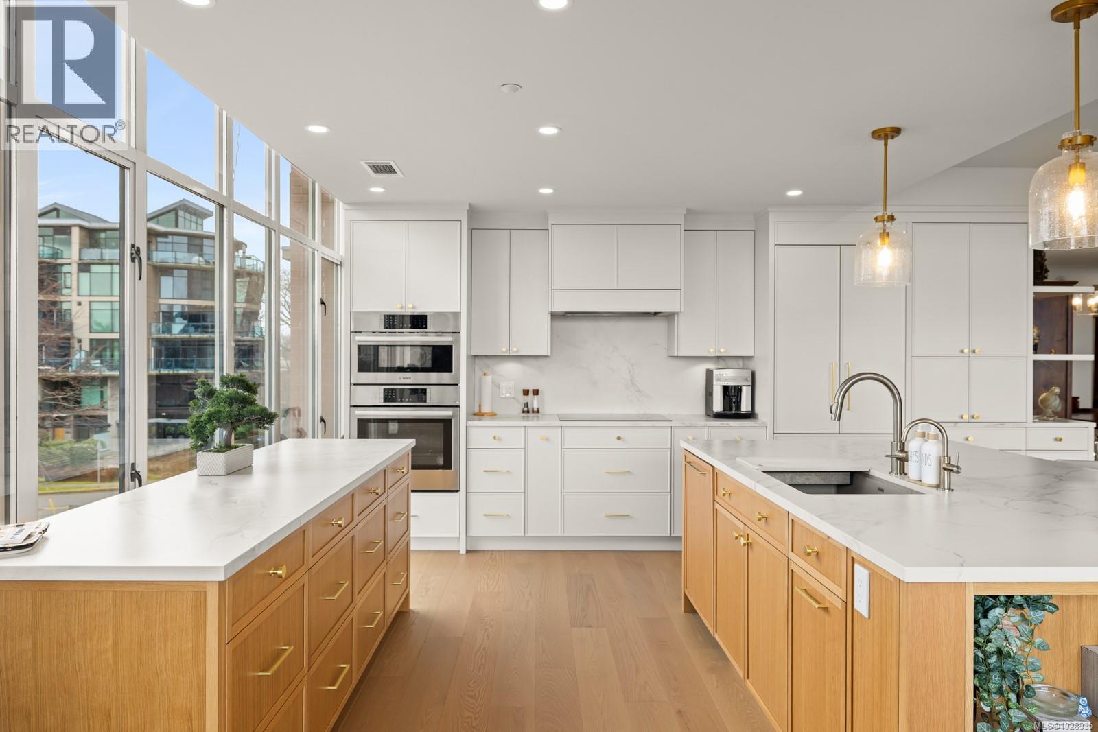 517 21 Dallas Rd, Victoria