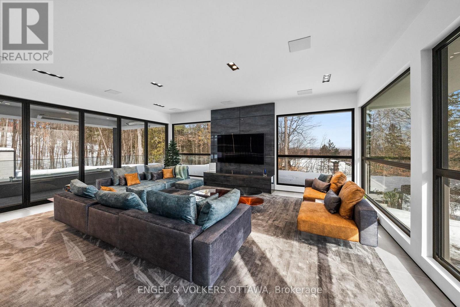 1 DELONG DRIVE - 26