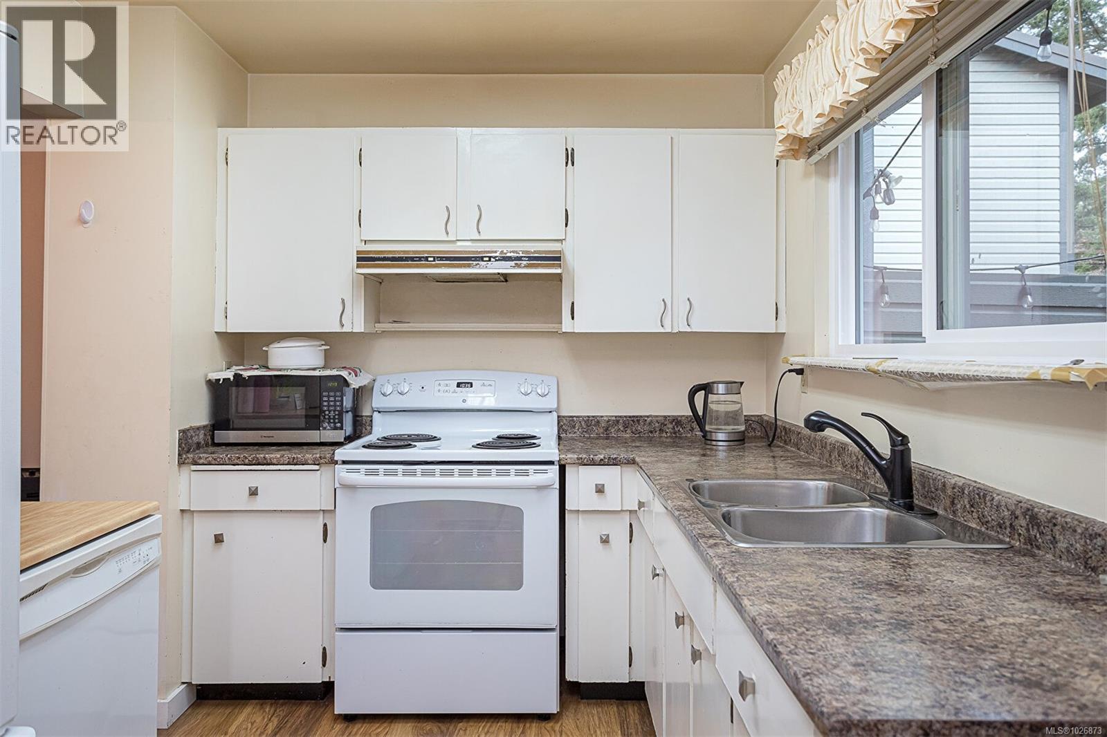 590 CARNATION PL - 16