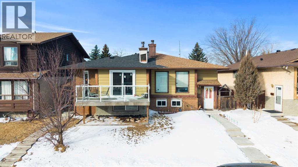 Single Family House Bi-level for Sale in  Templeson Crescent NE Temple Calgary 