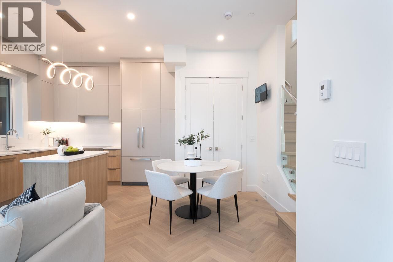 4426 W 4TH AVENUE, Vancouver