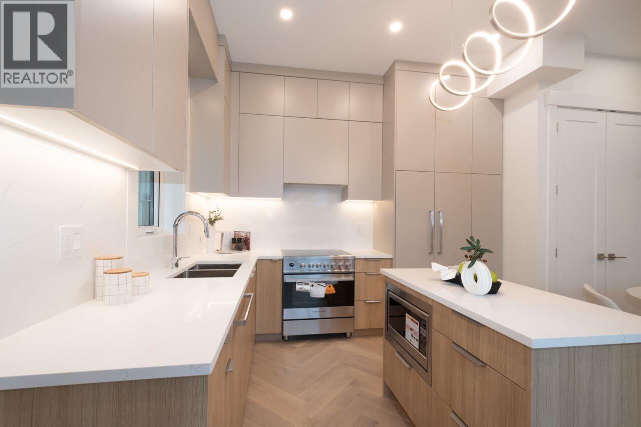 4426 W 4TH AVENUE, Vancouver