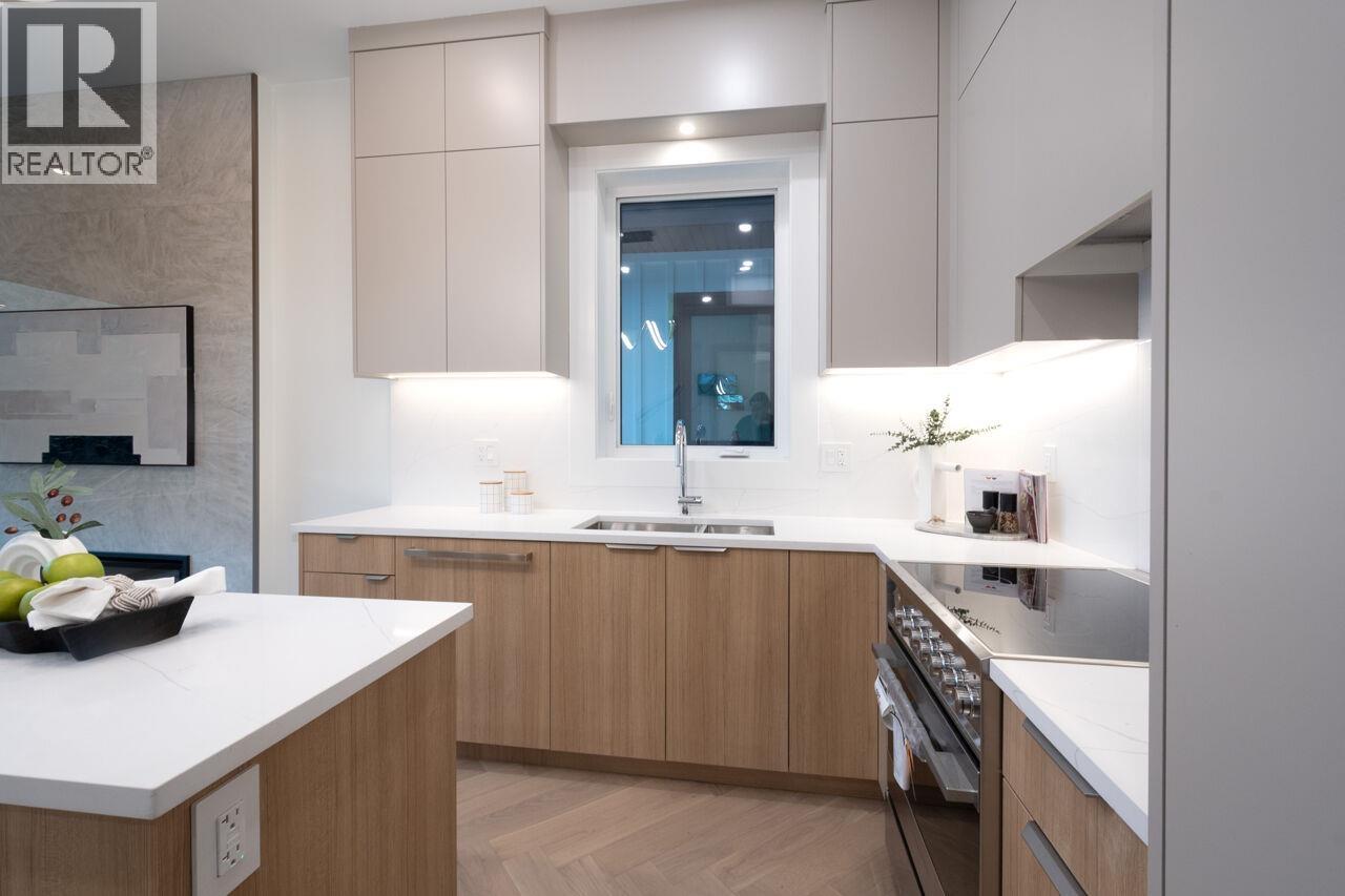 4426 W 4TH AVENUE, Vancouver