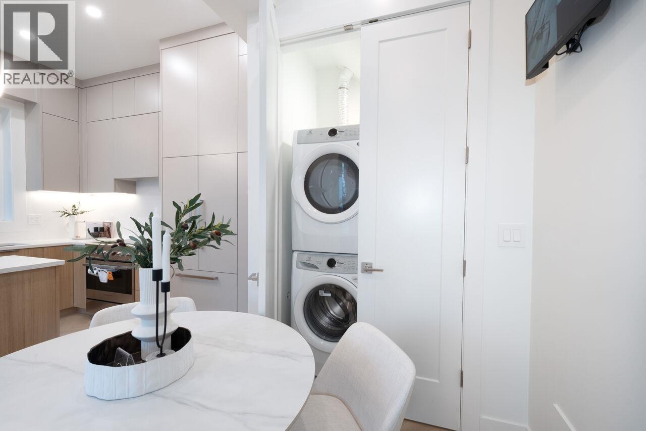 4426 W 4TH AVENUE, Vancouver