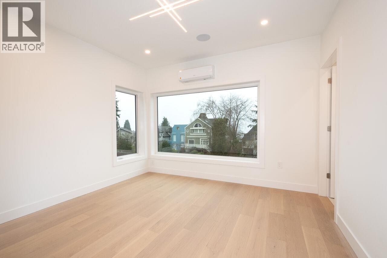 4426 W 4TH AVENUE, Vancouver