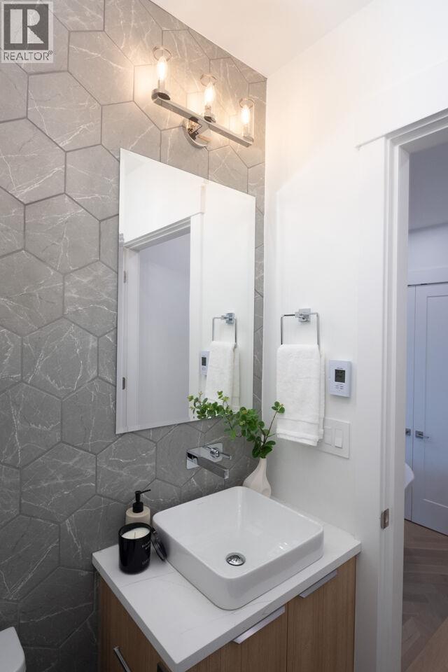 4426 W 4TH AVENUE, Vancouver