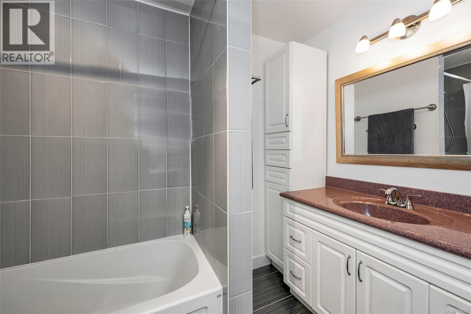 3535 Richmond Rd, Saanich