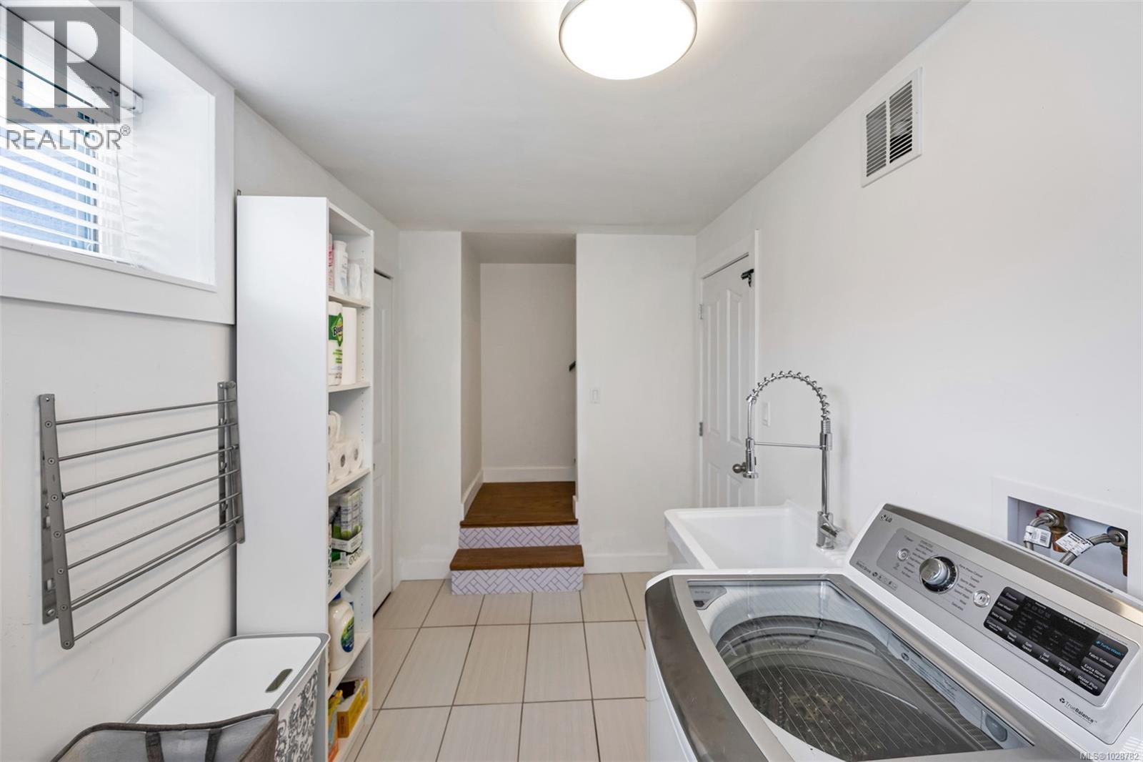 3535 Richmond Rd, Saanich