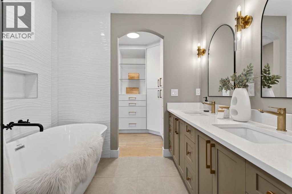 Single Family House Bungalow for Sale in  Mapleglen Crescent SE Maple Ridge Calgary 