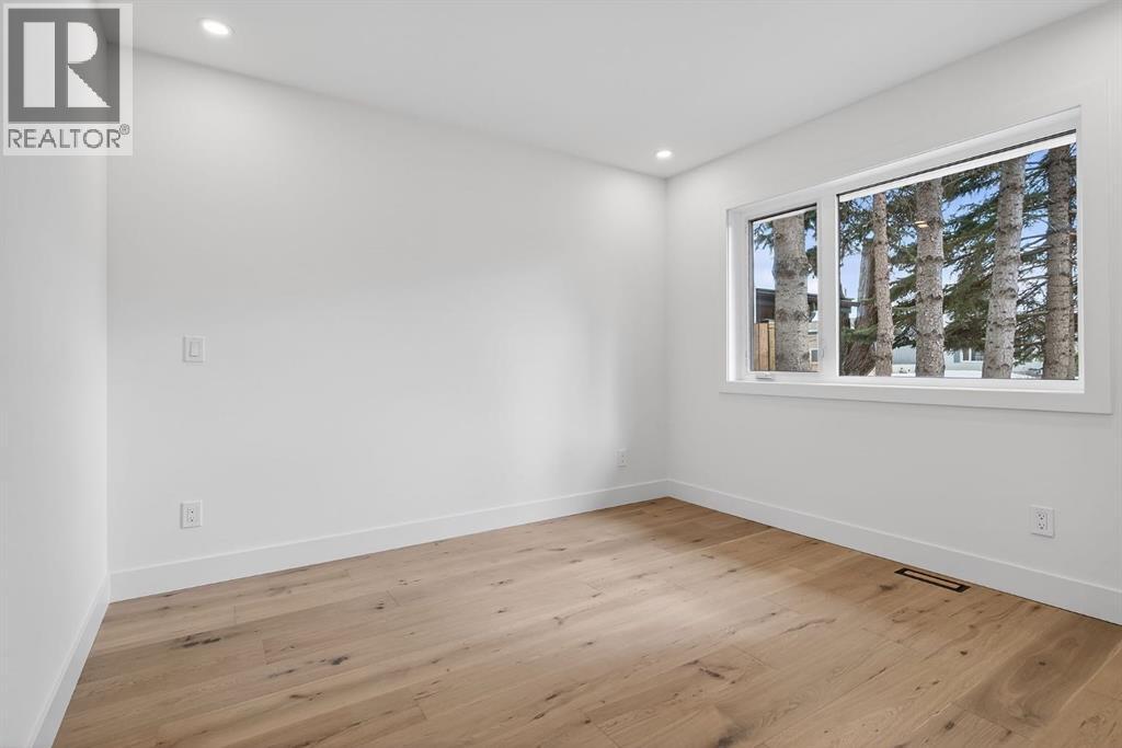 Single Family House Bungalow for Sale in  Mapleglen Crescent SE Maple Ridge Calgary 