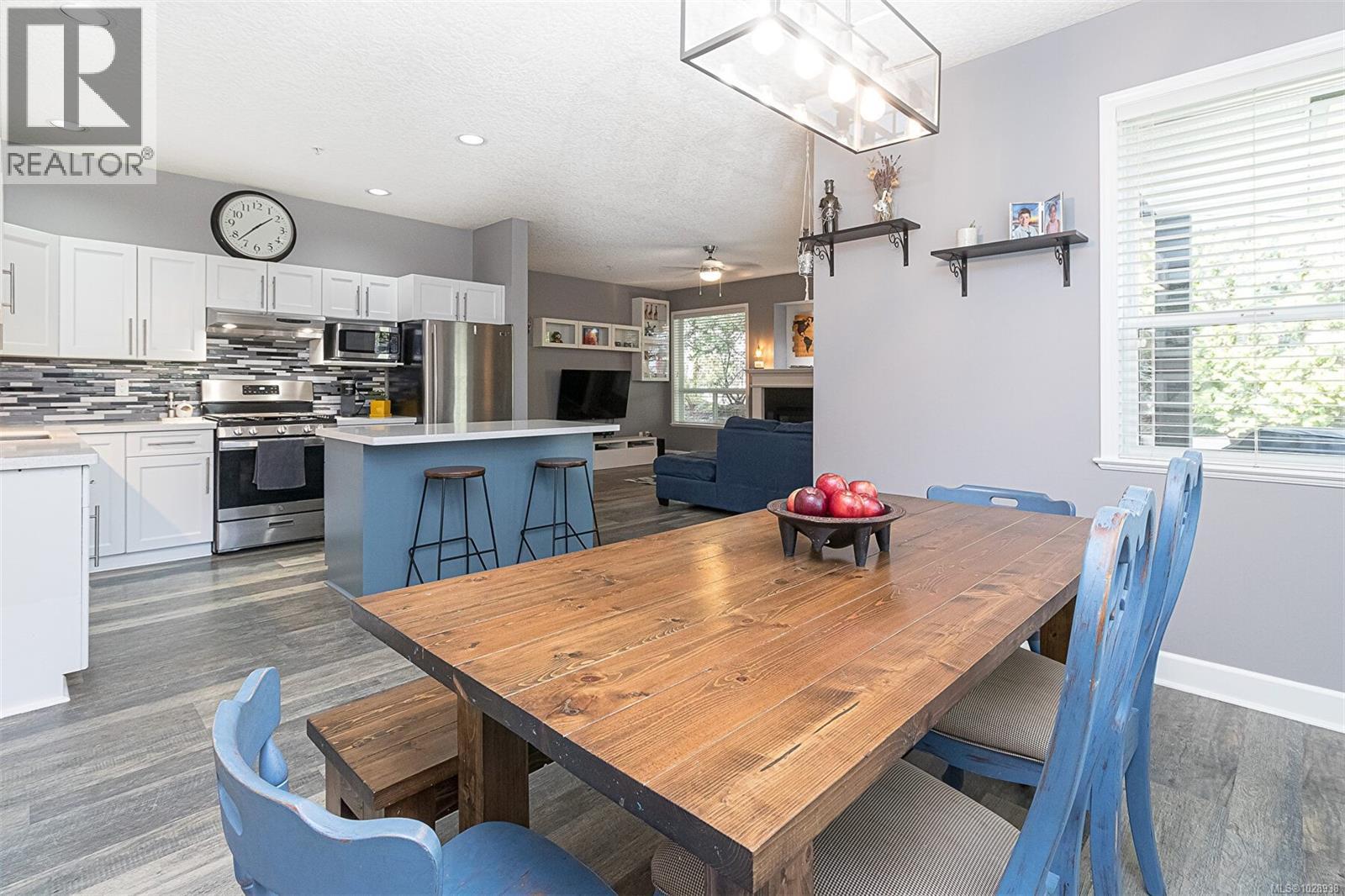 4 15 Helmcken Rd, View Royal