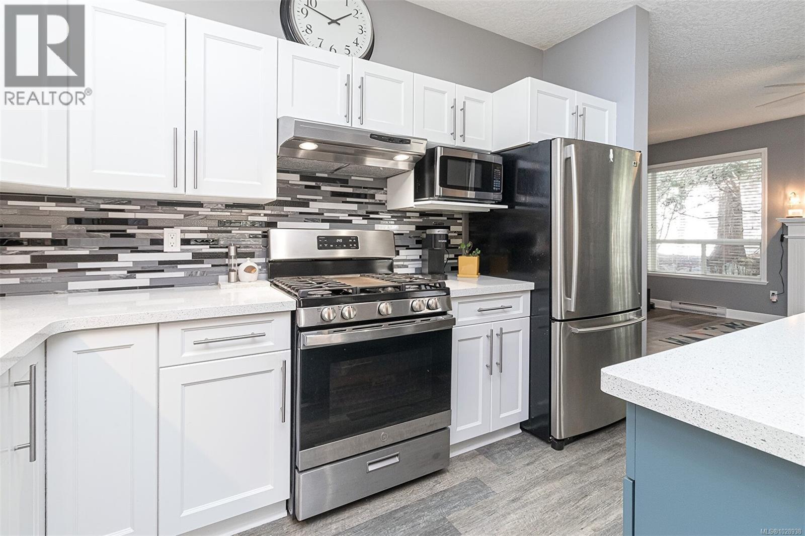 4 15 Helmcken Rd, View Royal