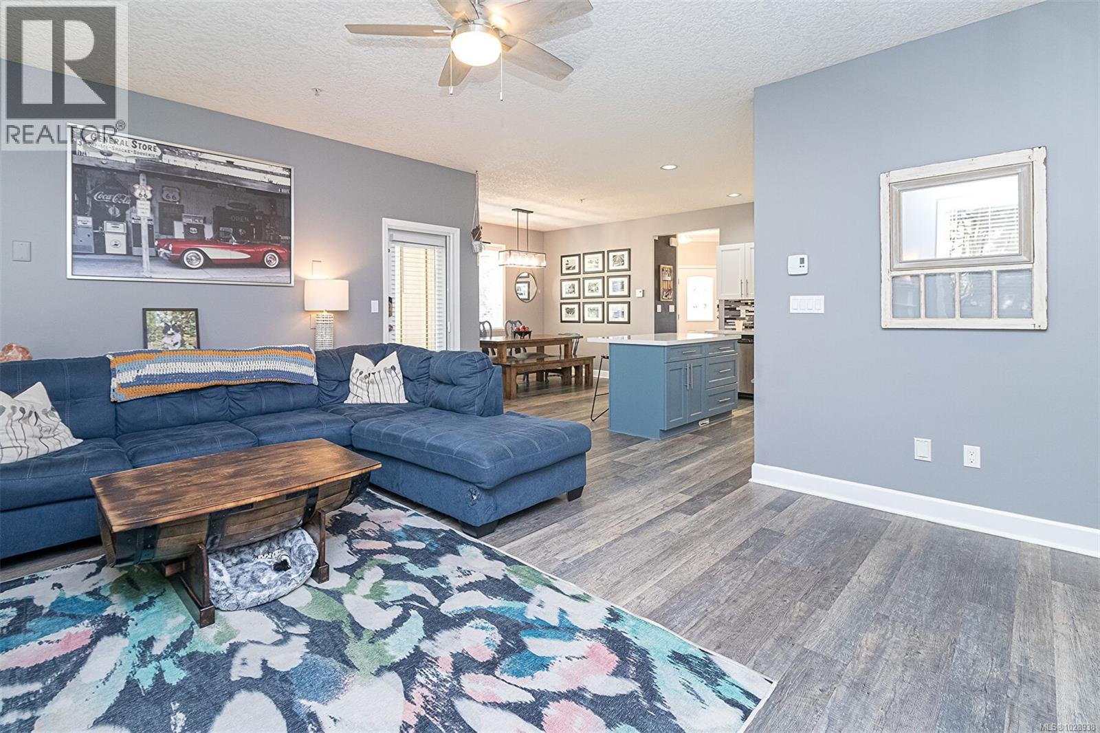 4 15 Helmcken Rd, View Royal