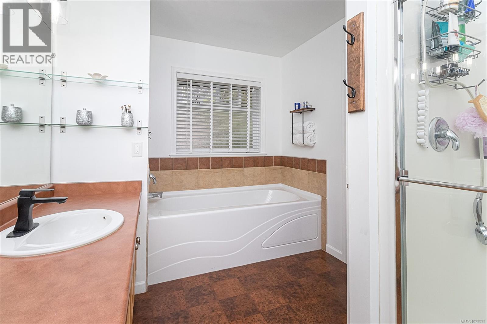 4 15 Helmcken Rd, View Royal