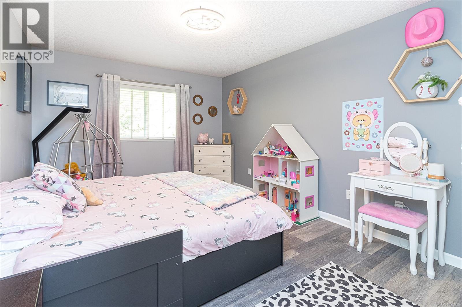 4 15 Helmcken Rd, View Royal