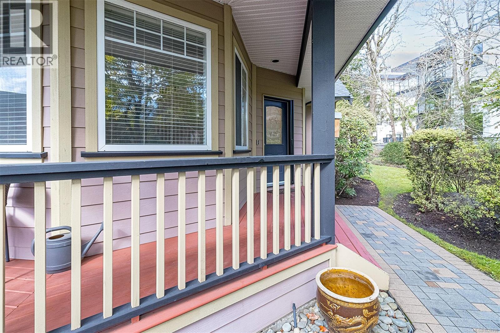 4 15 Helmcken Rd, View Royal