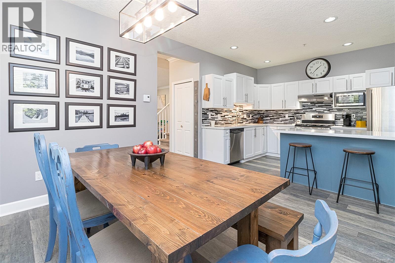 4 15 Helmcken Rd, View Royal