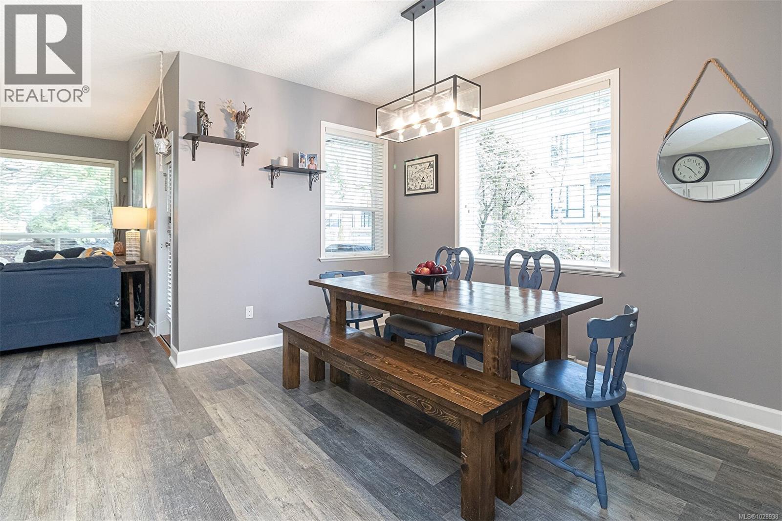 4 15 Helmcken Rd, View Royal