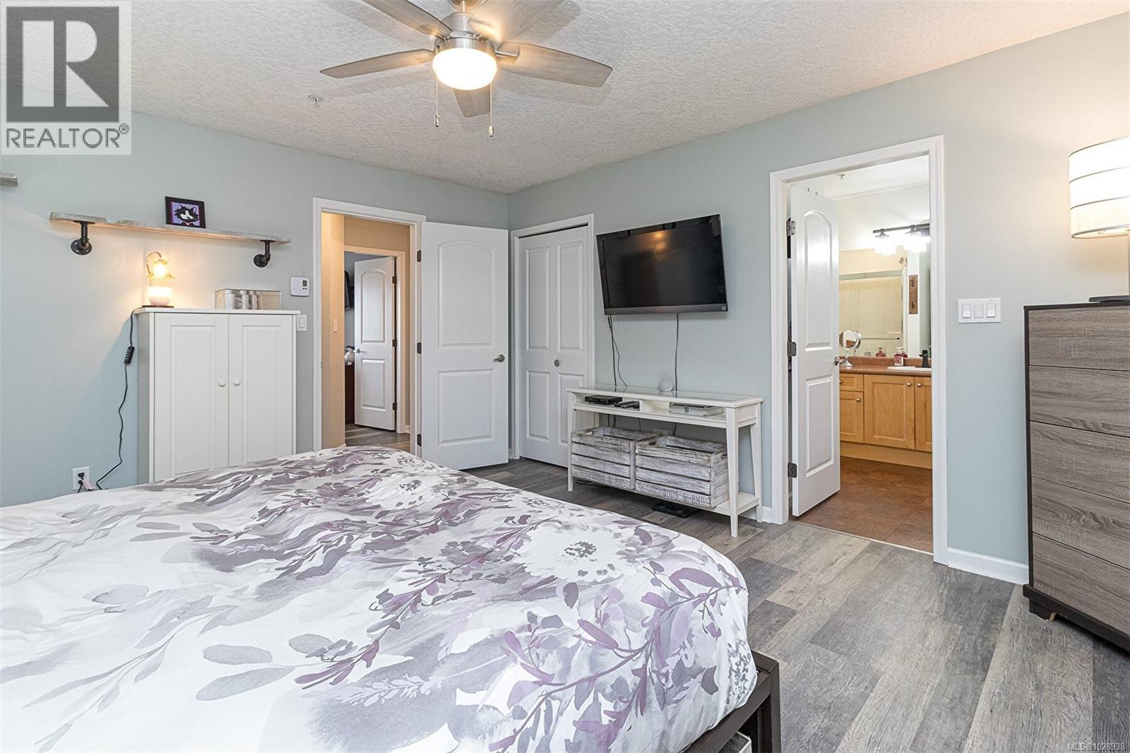 4 15 Helmcken Rd, View Royal