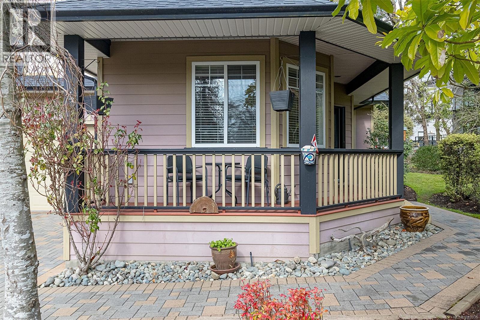 4 15 Helmcken Rd, View Royal